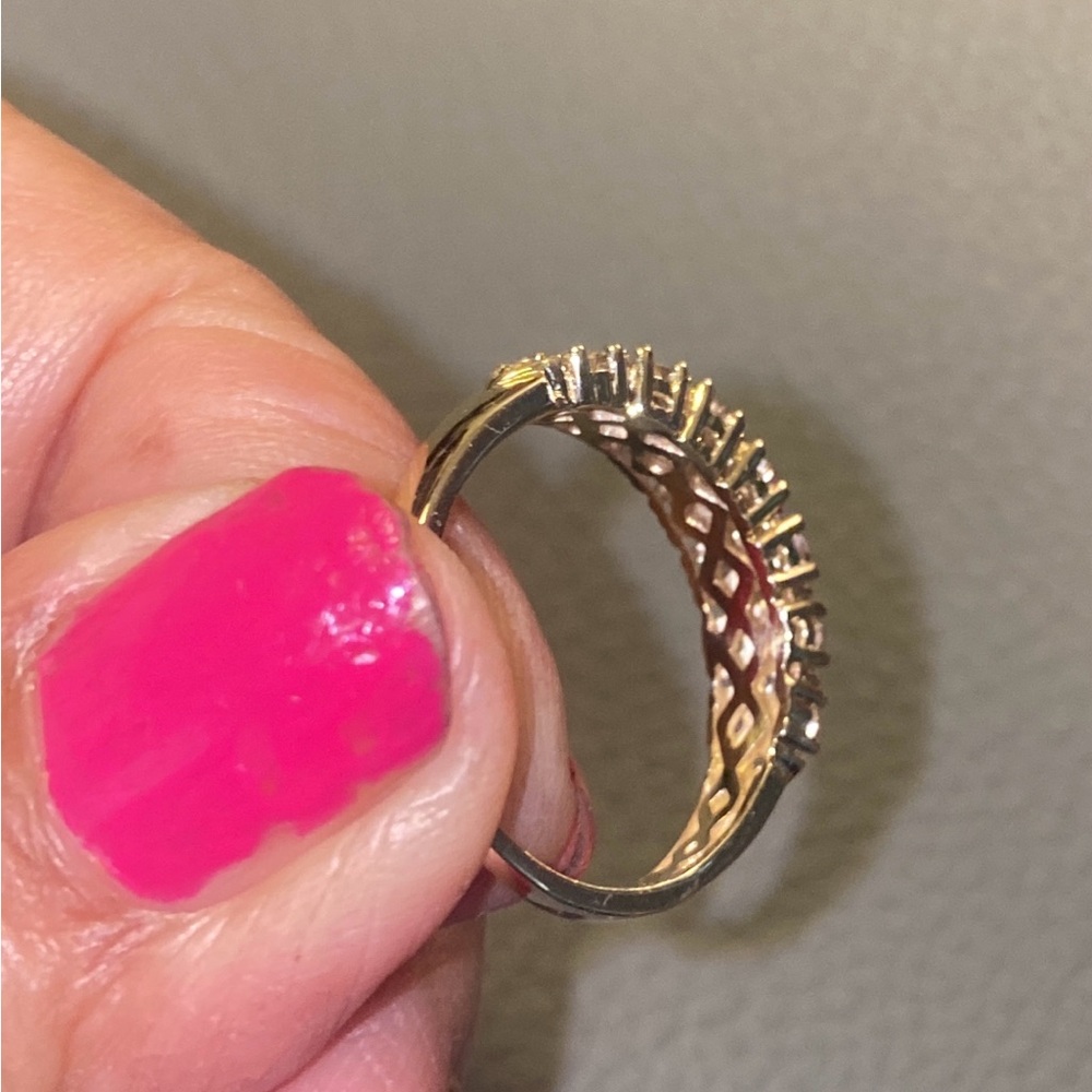 10k Gold Diamonds Ring - Picture 2 of 3